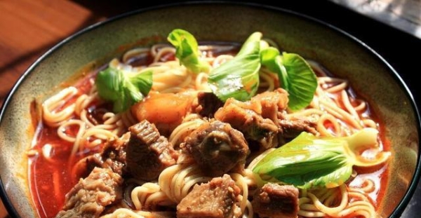 云南美食｜那一碗大酥牛肉面